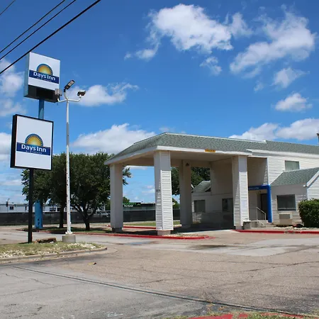 Days Inn By Wyndham Waco University Area